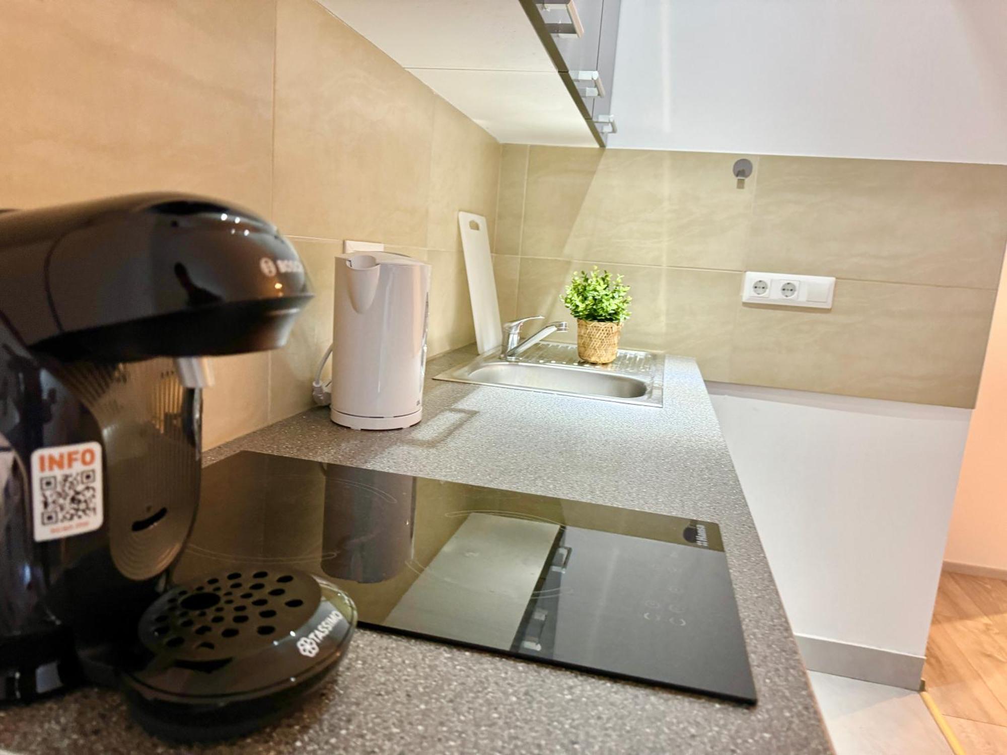 Stylish Schoenbrunn Apartments With Free Parking Vienna Exterior photo